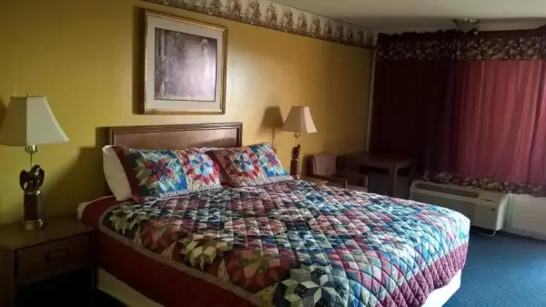 Dogwood Motel 9