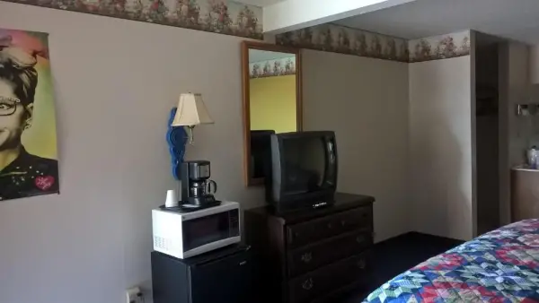 Dogwood Motel 10